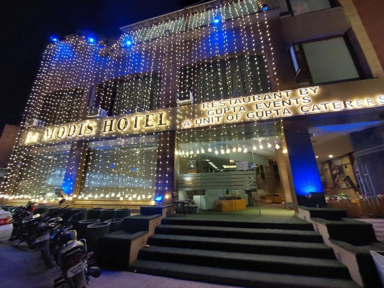 Modi Hotel & Resorts Pinjaur Extérieur photo