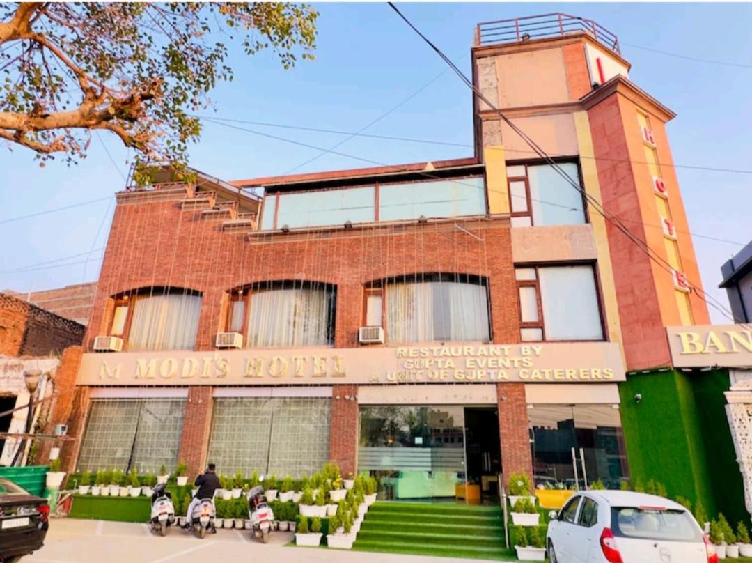 Modi Hotel & Resorts Pinjaur Extérieur photo