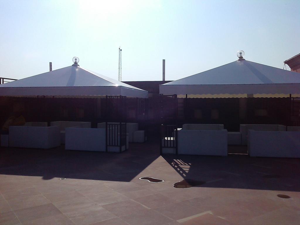 Modi Hotel & Resorts Pinjaur Extérieur photo