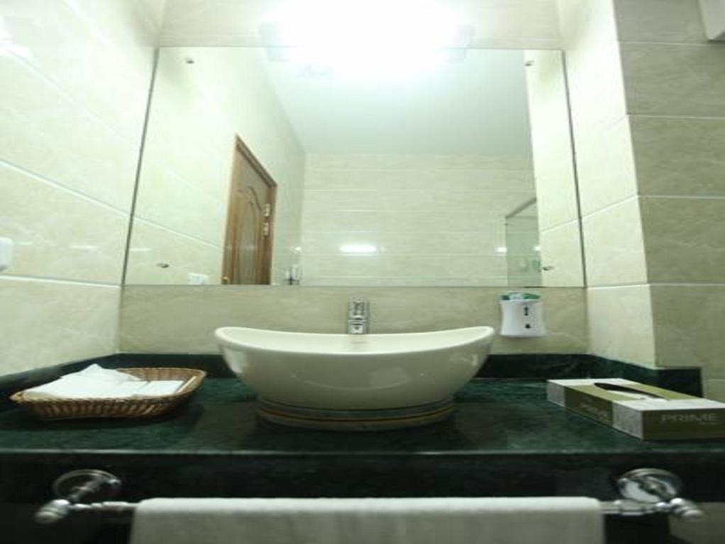 Modi Hotel & Resorts Pinjaur Extérieur photo