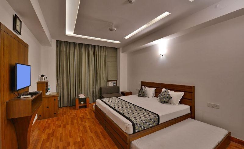 Modi Hotel & Resorts Pinjaur Extérieur photo