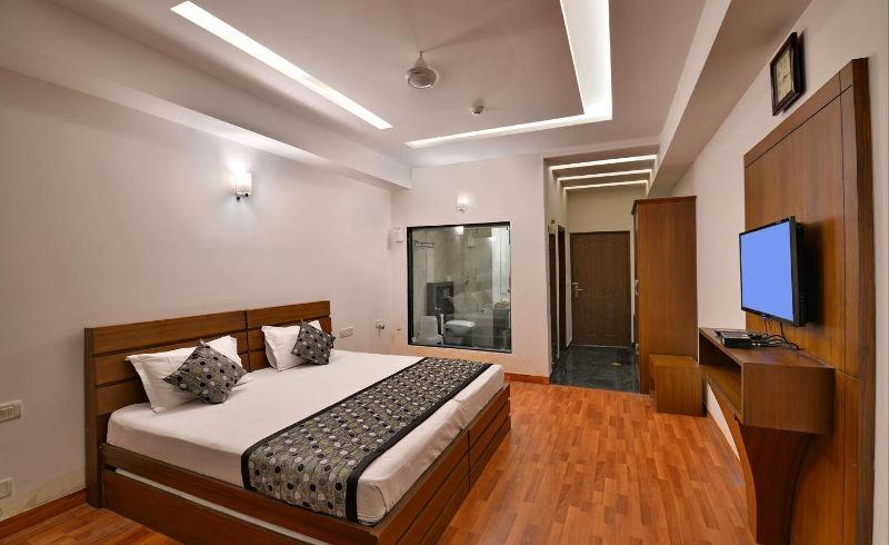 Modi Hotel & Resorts Pinjaur Extérieur photo