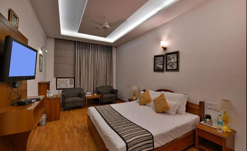Modi Hotel & Resorts Pinjaur Extérieur photo