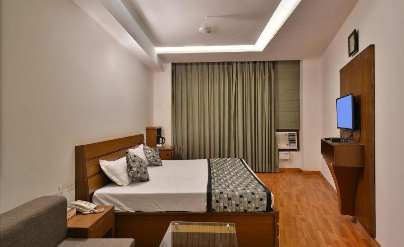 Modi Hotel & Resorts Pinjaur Extérieur photo